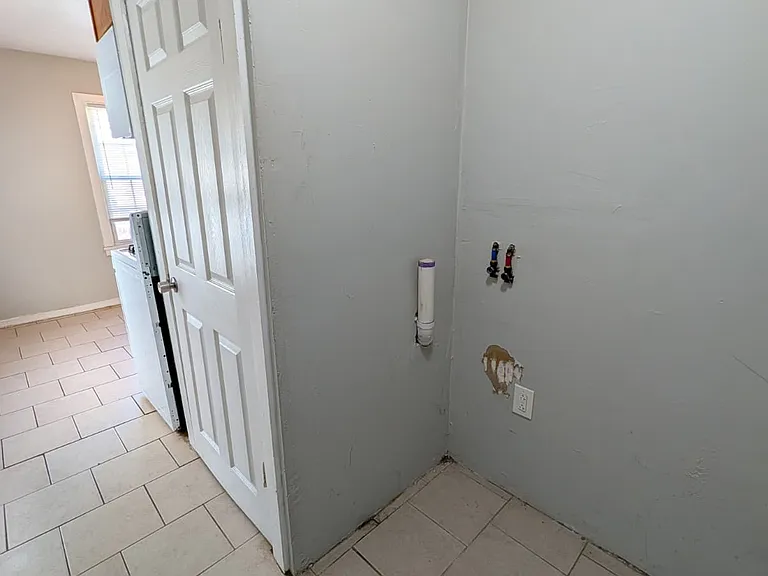 30 Hilltop Rd #2R — Photo 8