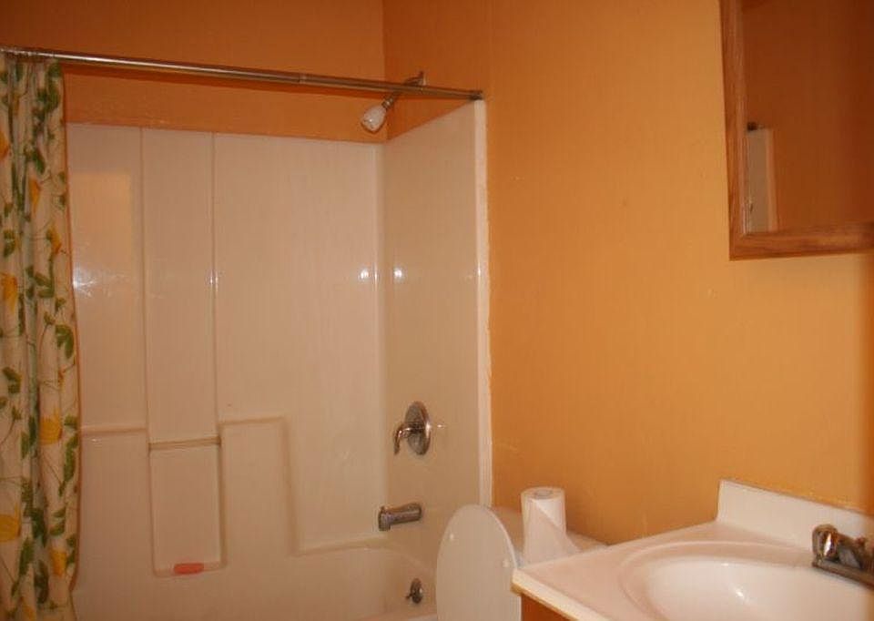 2nd image of 403 E 109th St