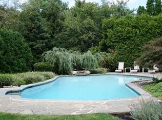 6 Sweetbriar Rd, Somerset, NJ 08873