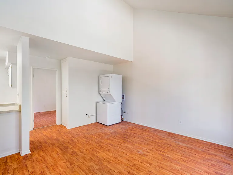 220 W Truslow Ave — Photo 14