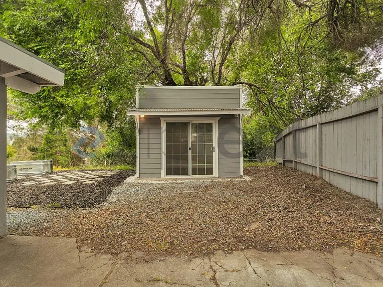 717 Pebble Dr — Photo 32