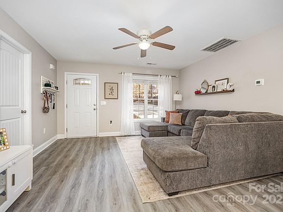 4th image of 185 McNair Cir