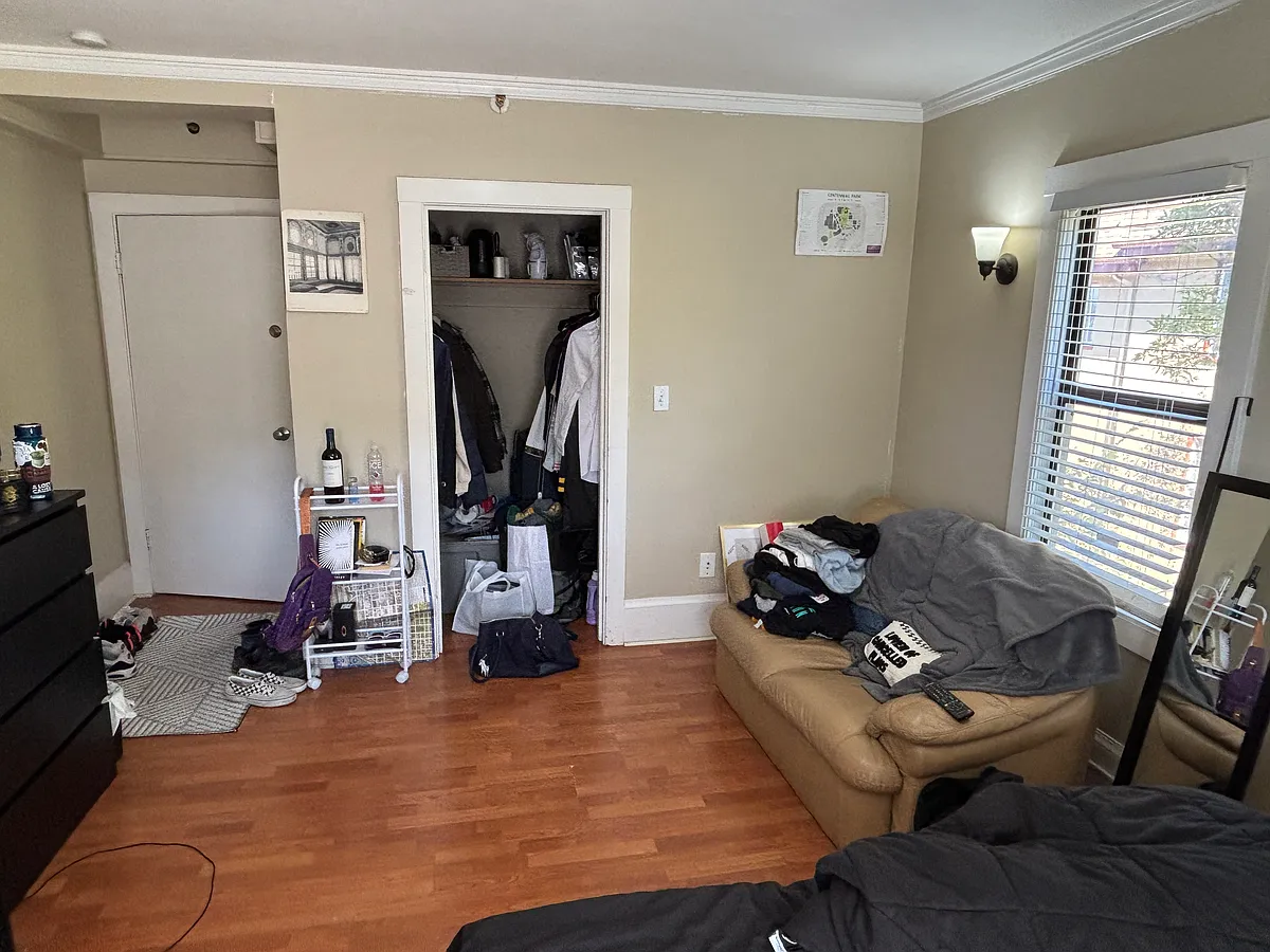 Building Photo - 2534 Warring St #5