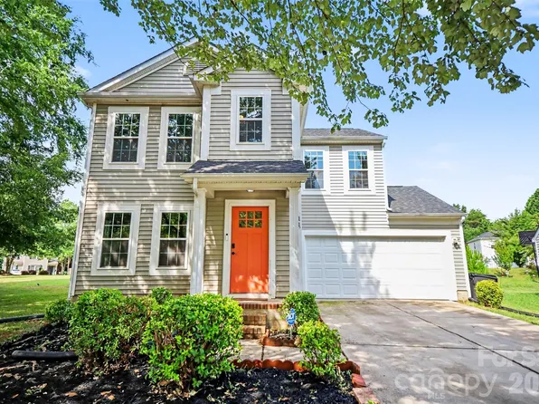 6111 Whispering Brook Ct, Charlotte, NC 28216