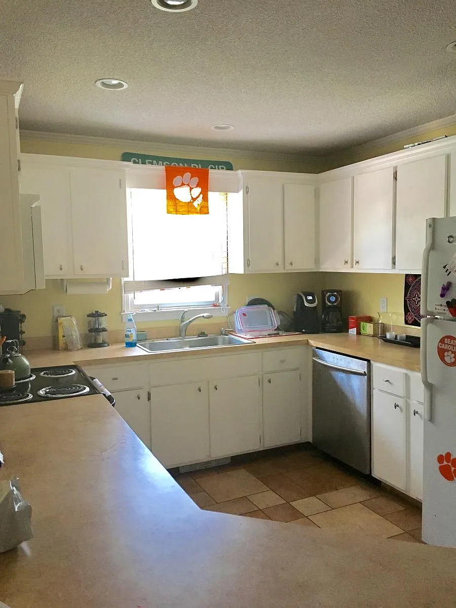 Kitchen - 204 Oak St #4
