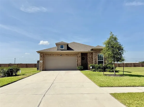 1951 Middle Pass Ln, Angleton, TX 77515