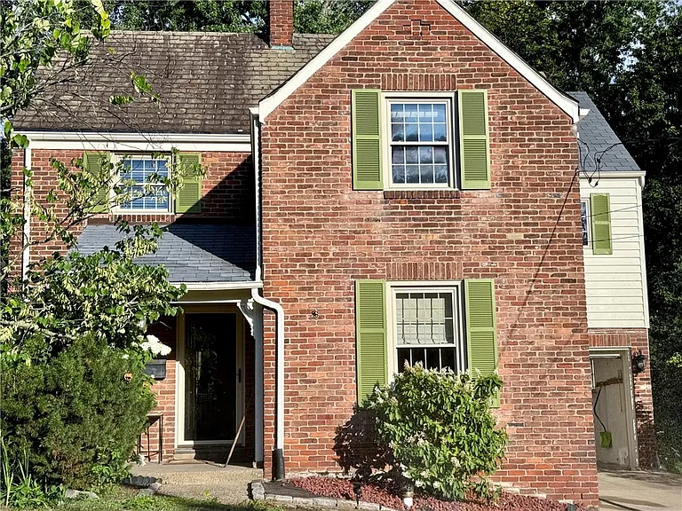 633 Crystal Dr — Photo 1