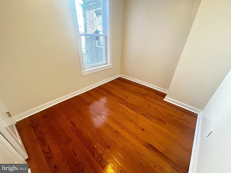 2105 W Seybert St #HOUSE — Photo 7