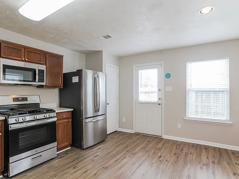 8138 Sanders Glen Ln — Photo 6