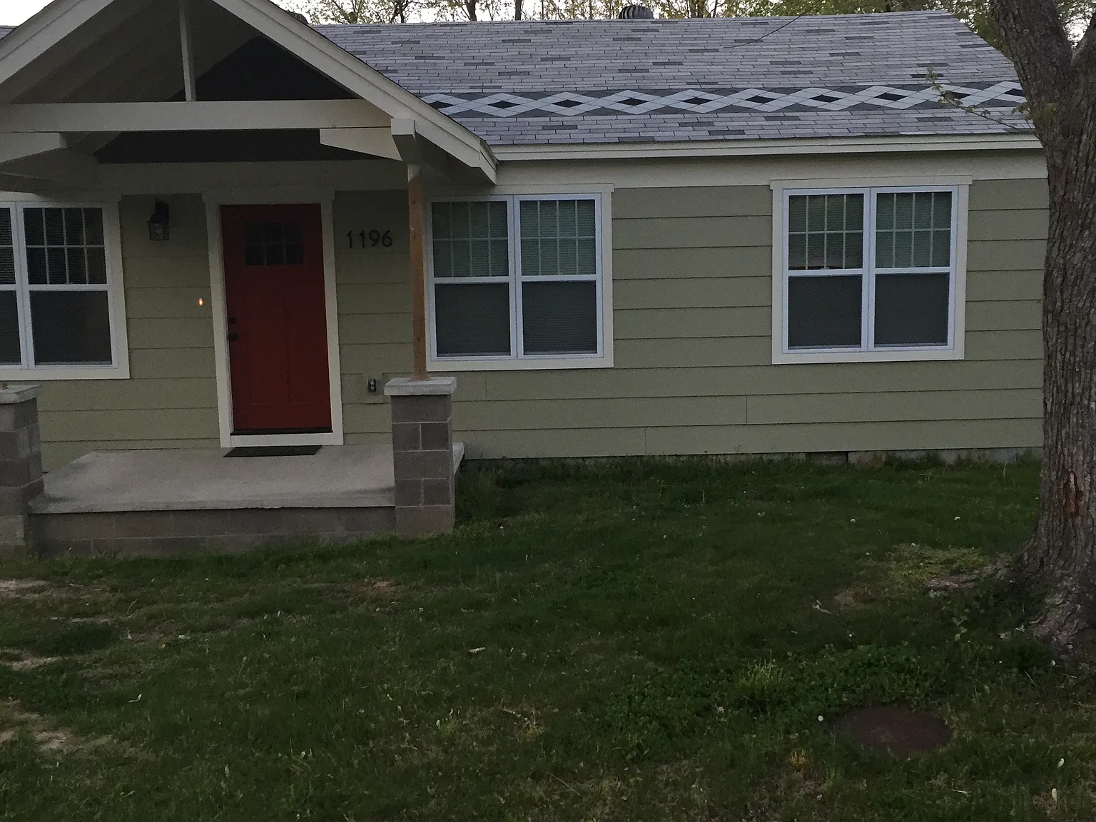 3 bed, 1000 sqft, $1,500 — Photo 1