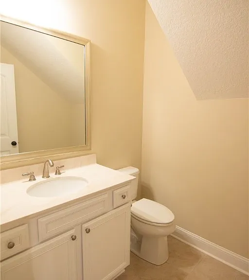 702 Mariners Cir — Photo 3