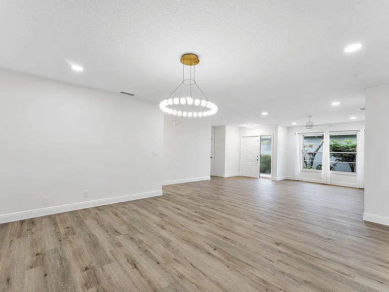 9180 Pine Springs Dr — Photo 6