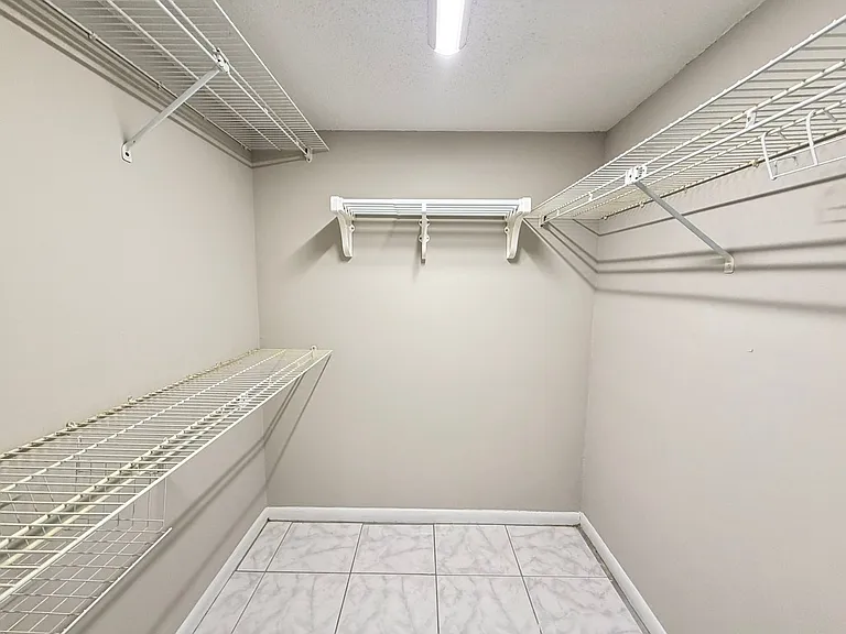 5175 Vineland Rd — Photo 18