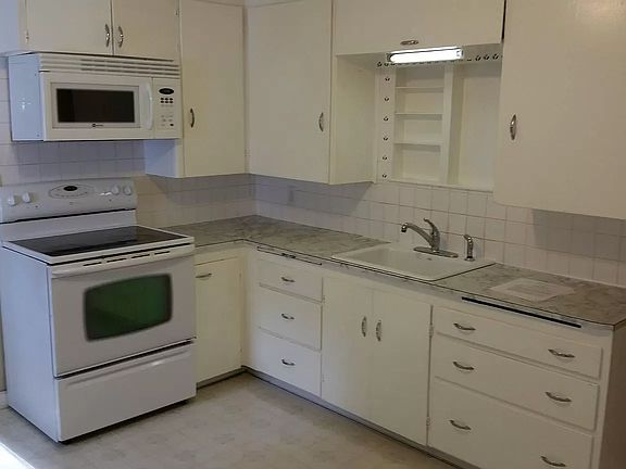2nd image of 524 S Blakeley St