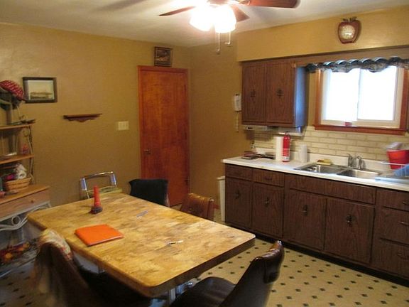 4th image of 221 Bottom Ln