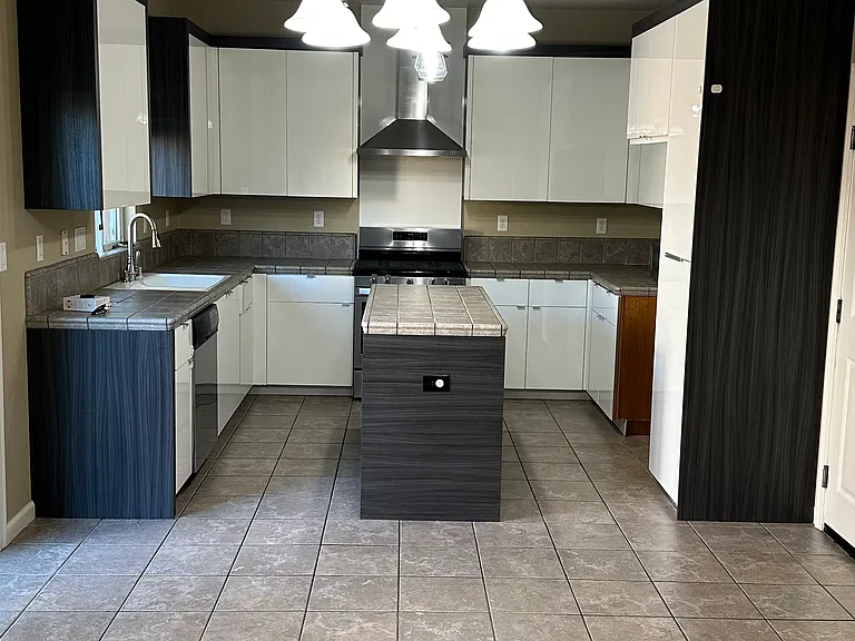 1474 Lions Den St — Photo 2