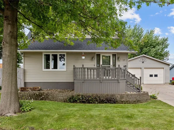 17 3rd Ave, Newhall, IA 52315