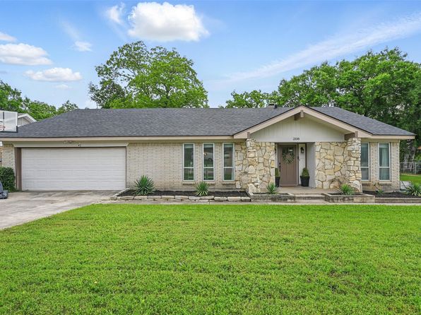 2108 Stonegate Dr N, Bedford, TX 76021