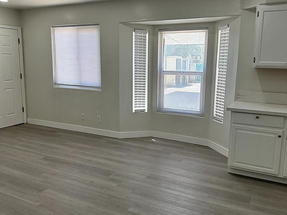 5th image of 227 Simon Dr