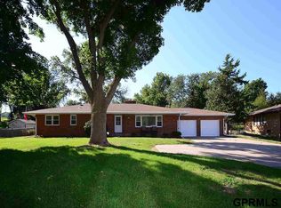 6311 Country Club Rd, Omaha, NE 68152