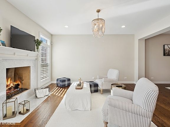 4th image of 1031 Hickory Dr