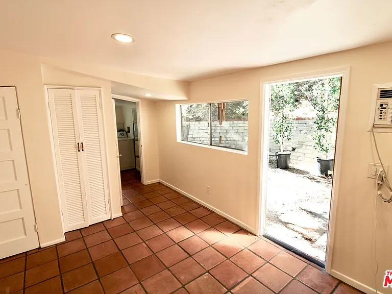 20200 Paradise Ln #A — Photo 15