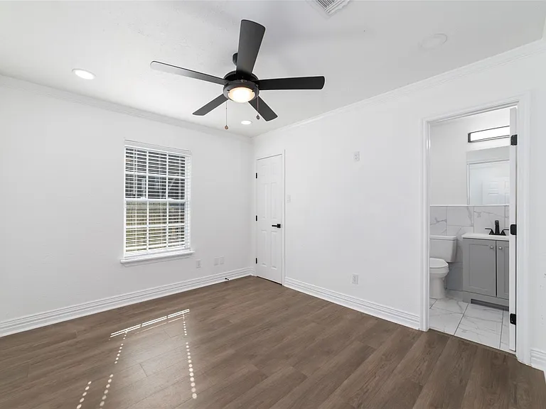 802 E 33rd St — Photo 5