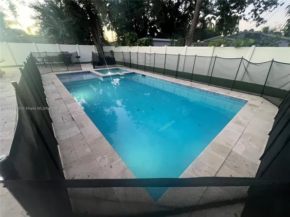 4255 SW 50th St, Dania Beach, FL 33314