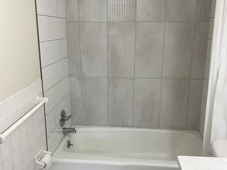 Hall Avenue Apartments — Photo 21