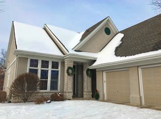 17 Pine Rd, North Oaks, MN 55127