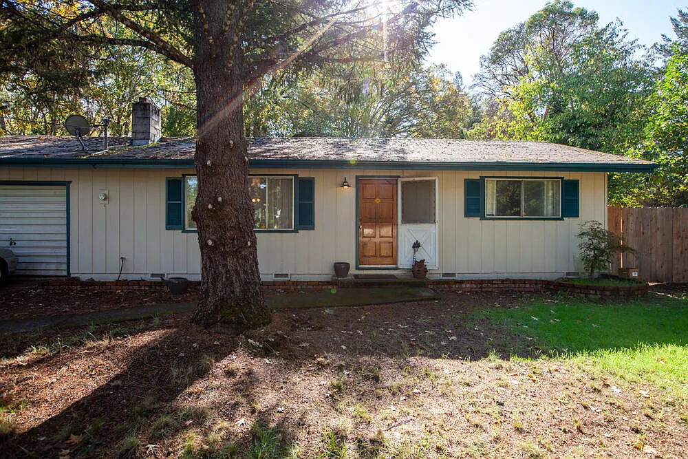 308 Millie St photo 1