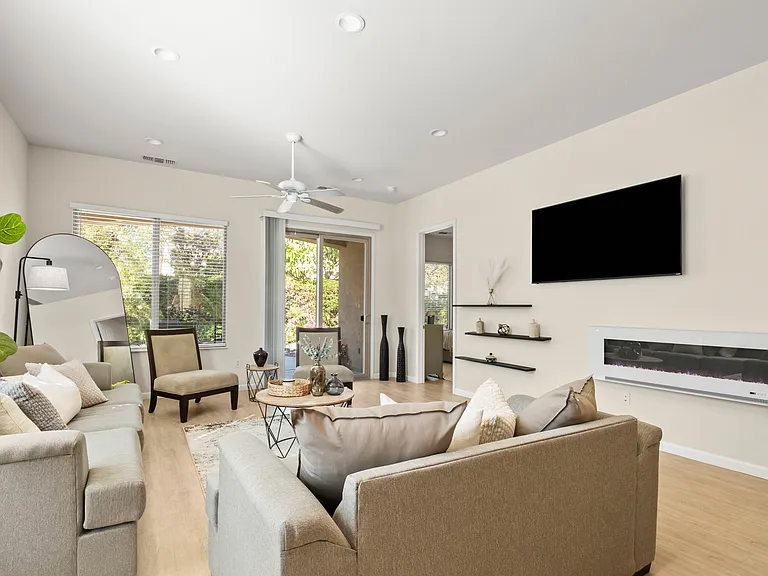 80528 Avenida San Fernando — Photo 7