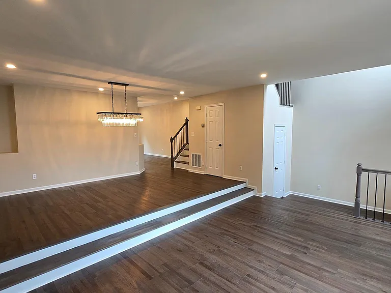 2919 Mainstone Dr — Photo 3