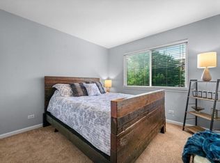 1076 Parkhill Cir, Aurora, IL