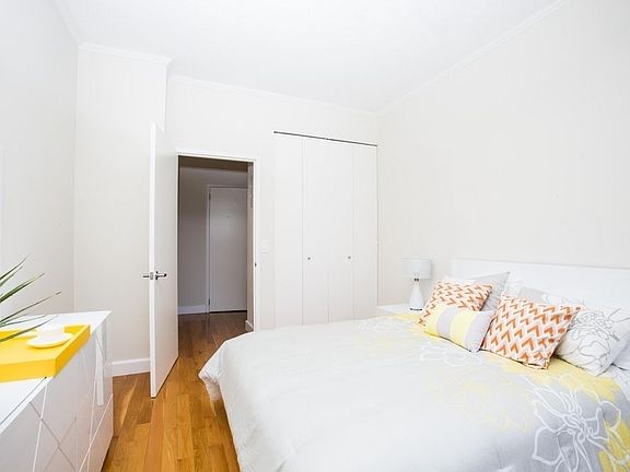 5th image of 235 W 48th St APT 20J
