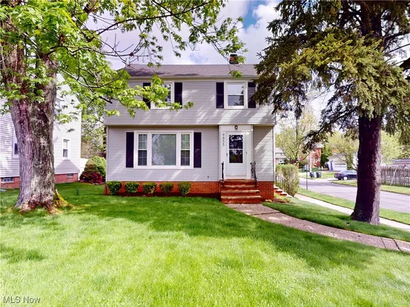 4855 Westbourne Rd, Lyndhurst, OH 44124