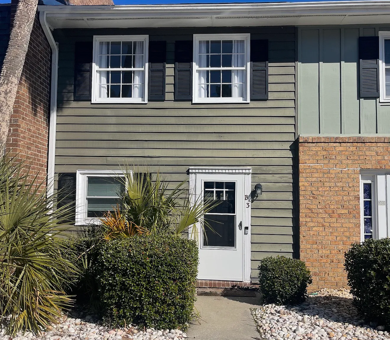 2 bed, 1.5 bath, 1000 sqft, $1,600 — Photo 1