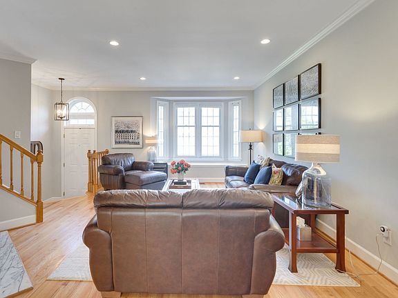 5th image of 3818 Charles Ave