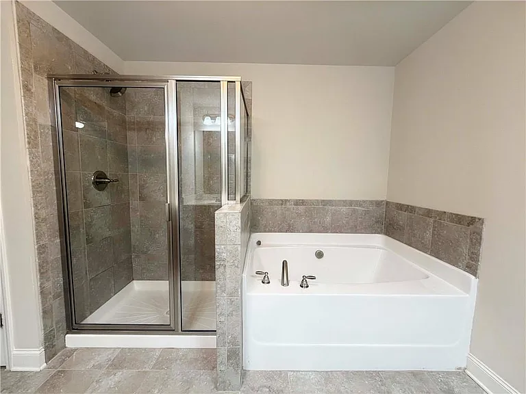 285 Holdings Dr — Photo 15