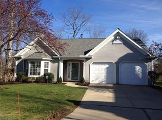 30 Pebblebrook Dr, Willoughby, OH 44094