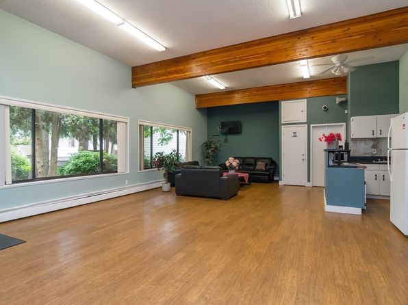 3 bedroom rental in Surrey — photo 4