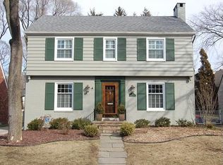 210 McMillan Rd, Grosse Pointe Farms, MI 48236