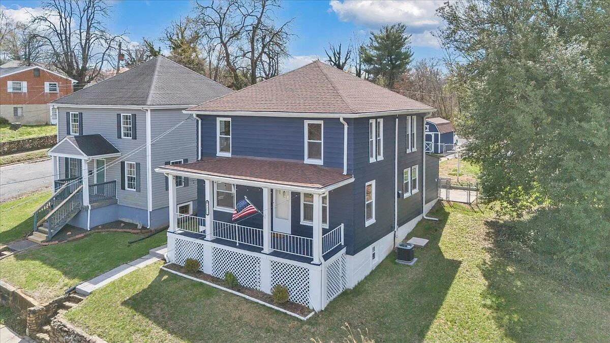 421 Jefferson Ave photo 1