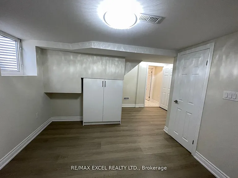 125 Sharavogue Ave #BASEMENT — Photo 6