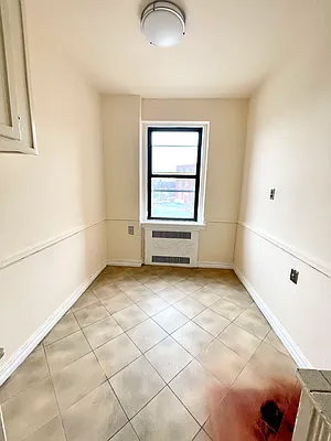 Rented by Safdie Realty Group | media 15