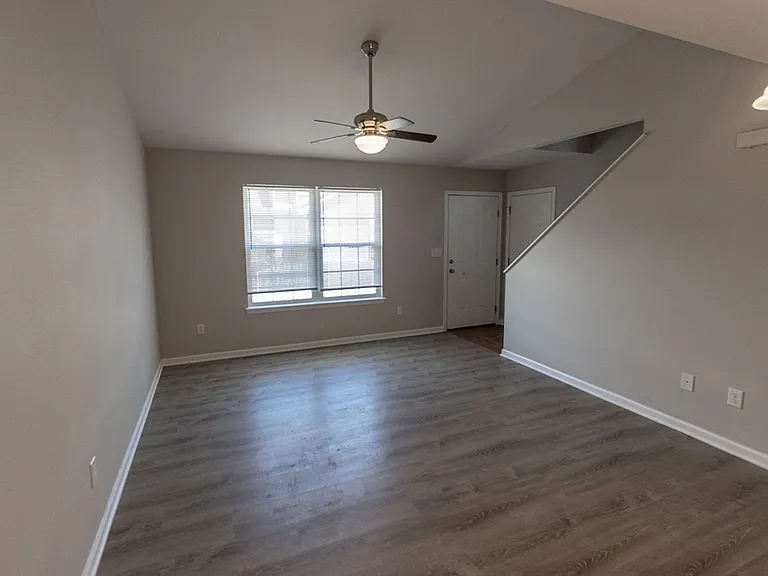 1401-1403 Bodie Dr — Photo 7