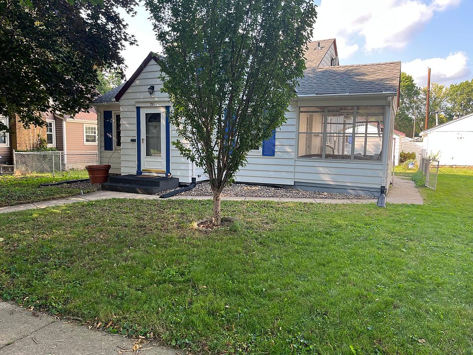 1st image of 251 Bernard St W