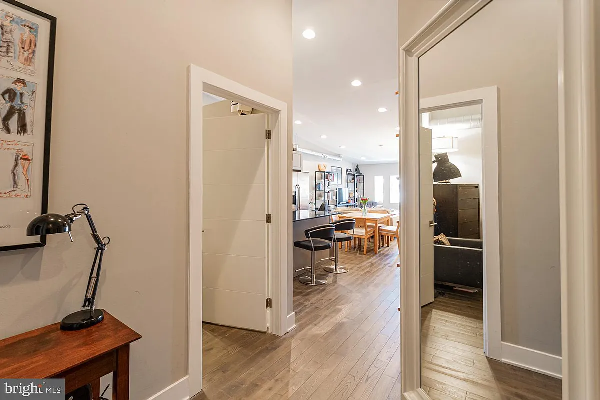 Building Photo - 135 N 3rd St #2B