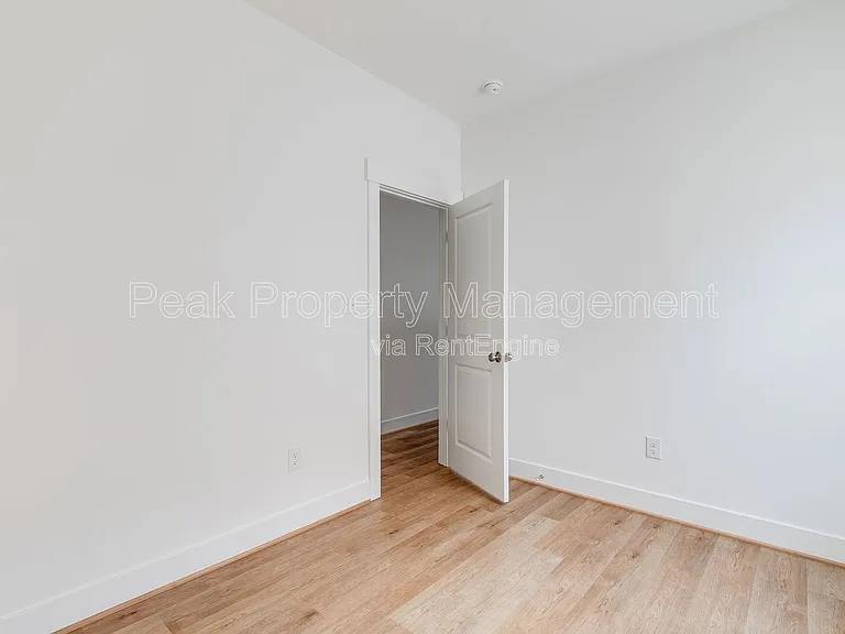 211 E 15th St — Photo 32