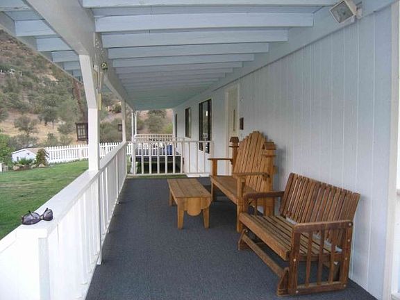covered deck/porch